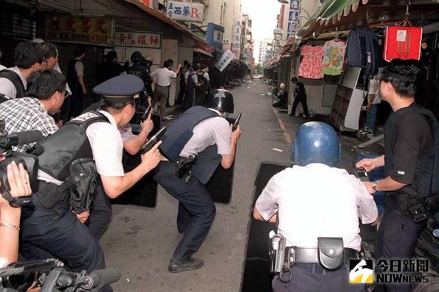 ▲1997年8月19日爆發的五常街槍戰，創下了台灣歷史上許多的「第一次」。（圖／翻攝自網路）