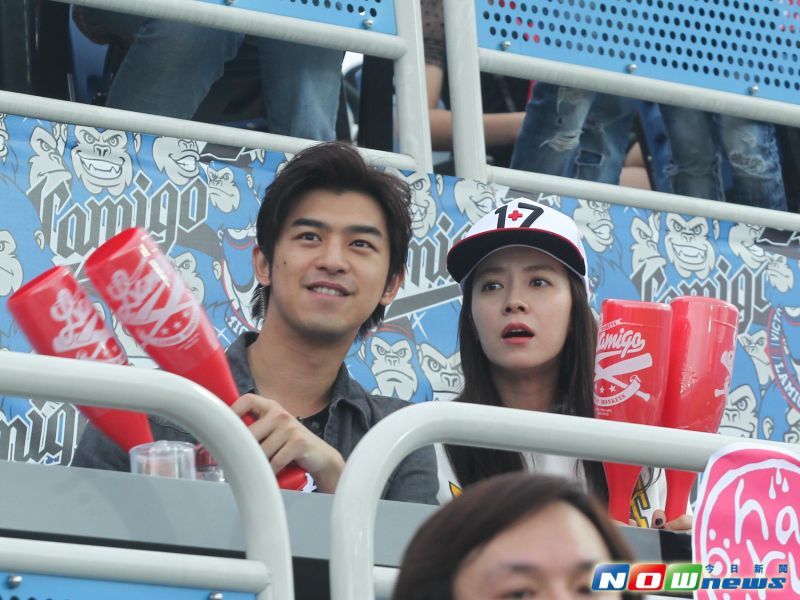 ▲陳柏霖與宋智孝現身桃園球場看球。（圖／記者陳明安攝影，2016.4.23）