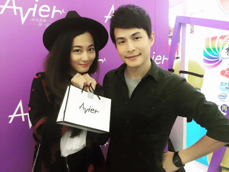 ▲孫協志（右）、趙小僑（左）前往電腦展探視孫德榮。（圖／翻攝自趙小僑臉書）