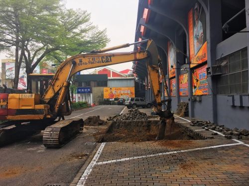 ▲台南棒球場燈柱外移工程開始進行。（圖／統一獅提供）