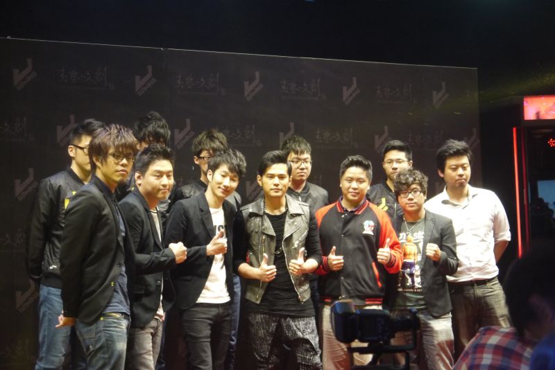 ▲亞洲天王周杰倫於今(19)日攜手杰藝文創與《英雄聯盟》TPA(Taipei Assassins)戰隊進行經營權轉移，TPA戰隊也將更名為「J戰隊」並於台港澳LMS夏季聯賽登場。（圖／記者徐浩偉攝.105.04.19）