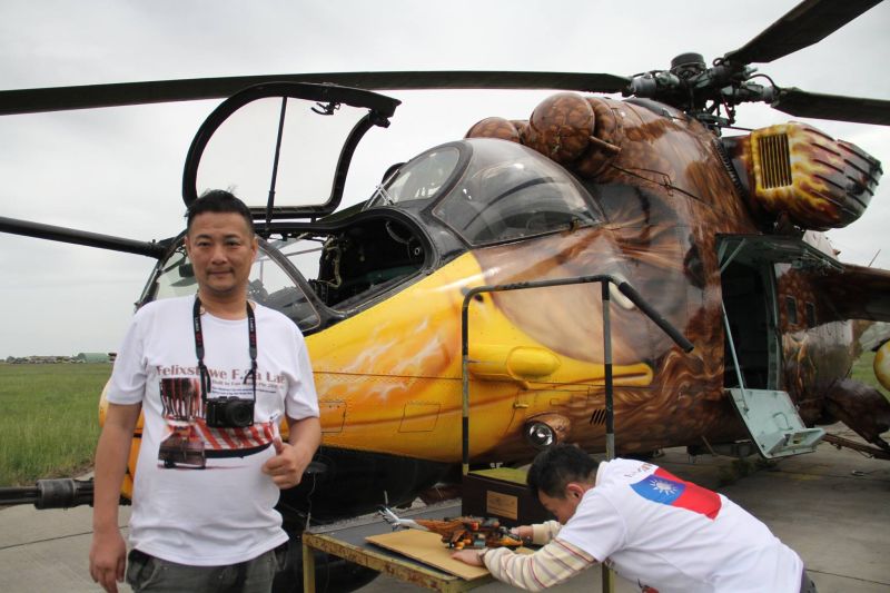 ▲軍事模型達人樊成彬揚名匈牙利。（圖／翻攝自樊成彬臉書）