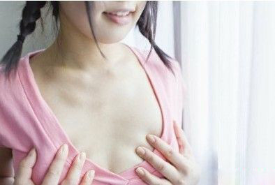 ▲八字奶和貧乳的6種困擾。（圖／翻攝自網路）