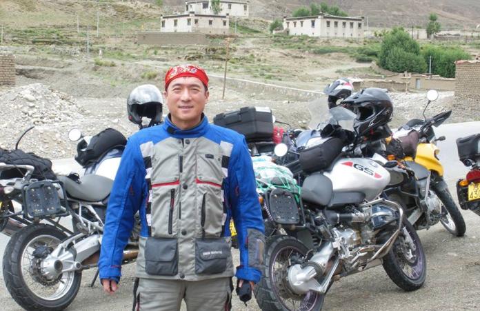 ▲秦嗣林喜歡騎重機舒壓，曾經在歐洲無限速的高速公路狂飆時速270公里。（圖／擷取自秦嗣林臉書，2016.5.18）