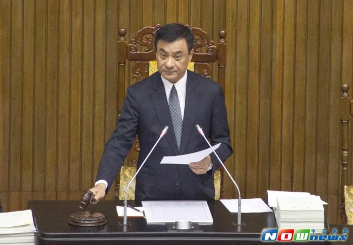 ▲立法院院會今日三讀通過，有「葉世文條款」之稱的「《公務人員退休法》部分條文修正案」；未來公務員若在任職期間涉及貪汙情形，且被判刑7年以上重罪確定，將不得領取退休金，已支領者也必須全數追回。（圖／記者葉滕騏,2016.04.22）