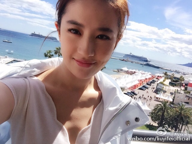 ▲劉亦菲自拍照空靈清純，美翻一大票粉絲。（圖／翻攝自劉亦菲微博，2016.05.13）