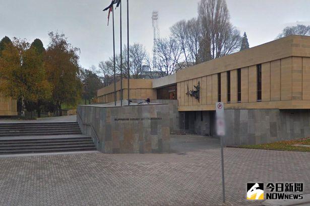 ▲蘇利文和3名男學生發生性關係，最後被判刑2年。（圖／翻攝自mirror）