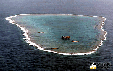 ▲沖之鳥礁為距離東京1700百多公里的無人岩礁，是日本唯一處於北迴歸線以南、屬於熱帶氣候的最南端領土。（圖／維基百科）