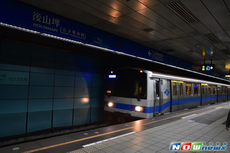 ▲台北捷運板南線今(19)日上午8時28分，永春站至後山埤站發生號誌異常，約有3.1萬旅客受影響，受影響旅客可依規定辦理全額退費。（圖／NOWnews攝影中心）