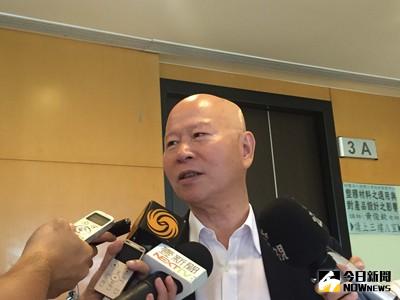 前民主進步黨主席許信良（圖）1日表示，媒體報導他將接亞太和平研究基金會董事長，他不知道，沒有任何人告訴他；是否願代表政府與中國大陸接觸，他說，只要能幫忙，全力以赴。中央社記者謝佳珍攝　105年6月1日