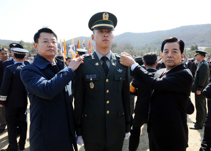 ▲南韓法律規定，所有18~35歲身體健全的男性都要服兩年兵役，海空軍為2年4個月。（圖／韓國國防部.2016.5.18）