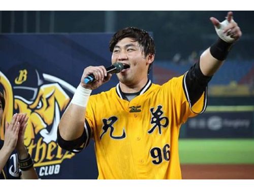 ▲蘇緯達曾是中信兄弟倚重的代打重砲，巔峰時期單季有14轟貢獻，今年儘管年滿35歲，二軍仍維持穩定成績。（圖／取自蘇緯達官方網站）