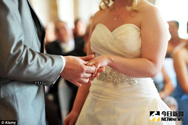 ▲瑞士一名71歲婦人和21歲的少年提出結婚申請，卻遭法庭認定假結婚。（圖／翻攝自dailymail）