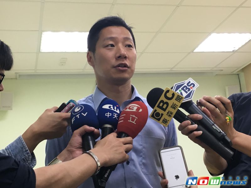 ▲針對同黨立委洪慈庸被批評「學歷差」，時代力量立委林昶佐31日表示，要評論國會議員表現的好壞，應由人民決定。（圖／記者陳彥驊攝，2016.05.31）