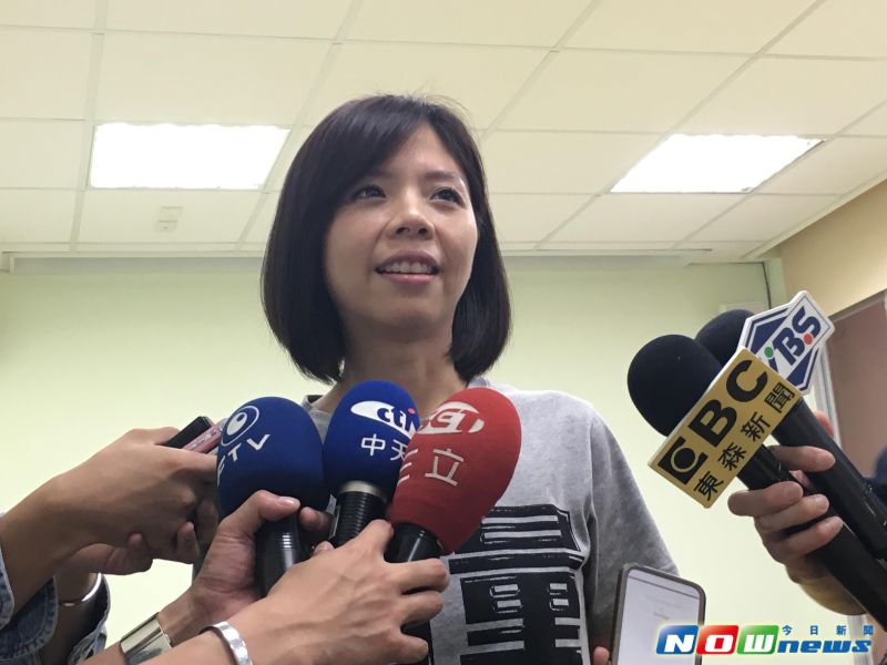 ▲國民黨台北市議員王欣儀昨日在臉書上發文批評，時代力量立委洪慈庸「憑學歷選不上立委」。對此，洪慈庸回應，她非常謝謝這位國民黨籍議員的關心，但台灣是一個多元的社會，因此國會裡也需要有多元聲音。（圖／記者陳彥驊攝,2016.05.31）