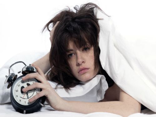 醫師認證！「賴床一下」有助抗低溫　先暖機再下床防猝死
