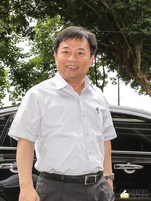 總統蔡英文11日召集相關部會首長，到新北市永和住所討論食安問題。圖為行政院祕書長林錫耀。中央社記者郭日曉攝 105年6月11日