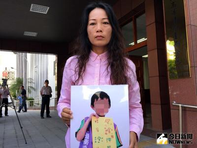 湯姆熊割喉案，方姓男童遭曾文欽殺害，方姓男童姑姑討公道。中央社。