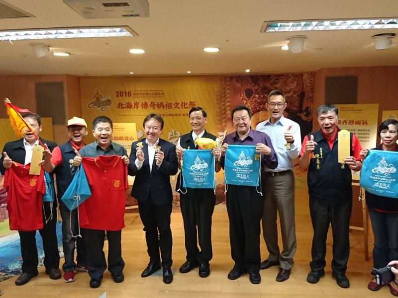 ▲圖說：民政局長江俊霆、新聞局長林芥佑、金山區長陳國欽、慈護宮董事長許坤地等出席起跑記者會。（圖／記者黃村杉攝）