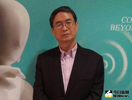 ▲烈日下帶95歲父打疫苗！名嘴馬西屏3字讚醫護。（圖／翻攝自馬西屏臉書，2016.05.12）