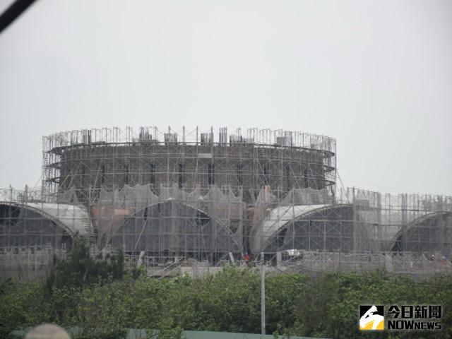 耗資七億二千萬元的大安媽祖園區，基座工程已進入尾聲。而毗鄰早期曾經是宗教、政治、貿易的興盛的「螺絲港」，尚遺留有老街、及港口遺蹟，政府如能同時規畫打造，將成為台中市觀光事業更上一層樓。記者陳榮昌／攝