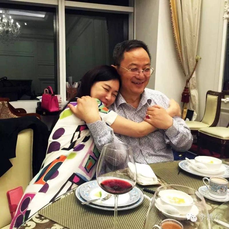 ▲杜雯（左）力挺李建軍（右），夫妻攜手走過性侵醜聞。（圖／翻攝自李建軍臉書，2016.05.03）