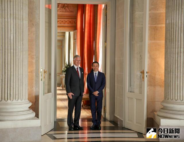 比利時國王菲利普，在拉肯宮宴請阿里巴巴集團董事局主席馬雲並深入交談。