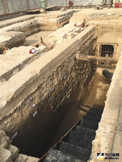 位于隆宗門西的元代地層、大型宮殿建築遺址。