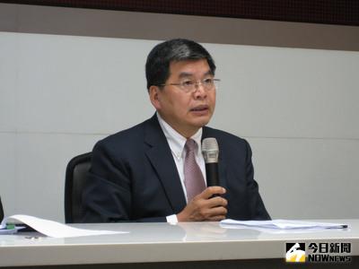 國泰金購併美國康利資產管理 國泰金控旗下國泰人壽董事會決議，將以2.4億美元(約新台幣72億元)購併美國康利資產管理(Conning Holdinging)100%股權。（圖為國泰金總經理李長庚）中央社記者田裕斌攝 103年11月12日