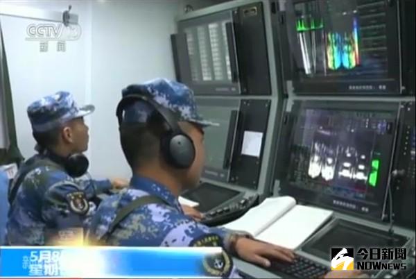 近日，官方媒體報道了正在南海演習的052D導彈驅逐艦合肥艦的情況，並且首次公開了內部指揮室的畫面。