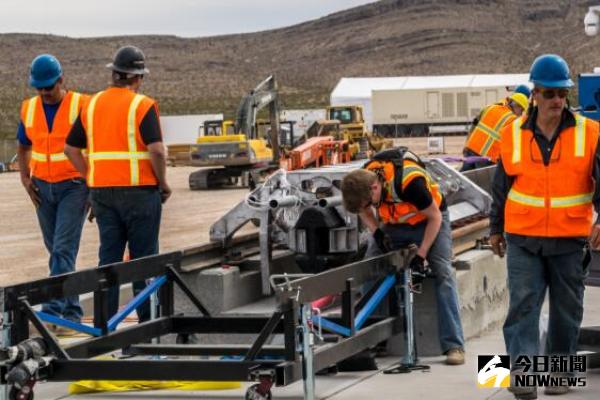 超級高鐵公開測試。