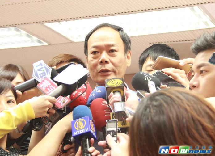 ▲南海仲裁案結果恐將影響我國漁民在太平島周邊200海浬合法的捕魚權利，海巡署長李仲威13日表示，護漁工作和強度不會減弱，海巡署有決心和信心來維護領土主權及海域權益。（圖／記者葉滕騏攝,2016.07.13）