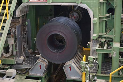 台塑河靜鋼鐵廠利用中鋼的鋼胚，順利產出第一捲合產銷規格的熱軋鋼捲，台塑河靜鋼廠表示，預計明年6月底第一支高爐點火。（台塑河靜鋼廠提供）中央社記者韋樞傳真　104年12月25日