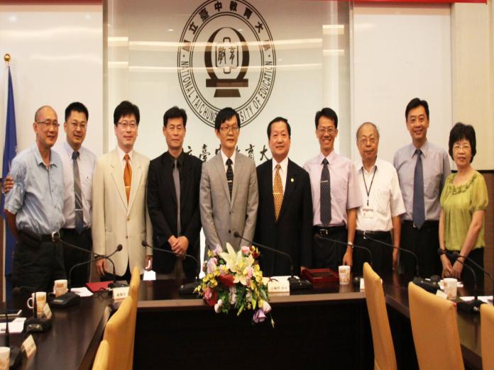 3校策略聯盟會議在台中教育大學舉行，出席人員有台中教育大學校長王如哲、主任秘書王玲玲、國際長兼研發長朱海成教授，台中科技大學校長謝俊宏、公關與校友服務組組長柯志坤副教授，台灣首府大學校長許光華、副校長鄭義暉、研發長陳儒賢等多人。