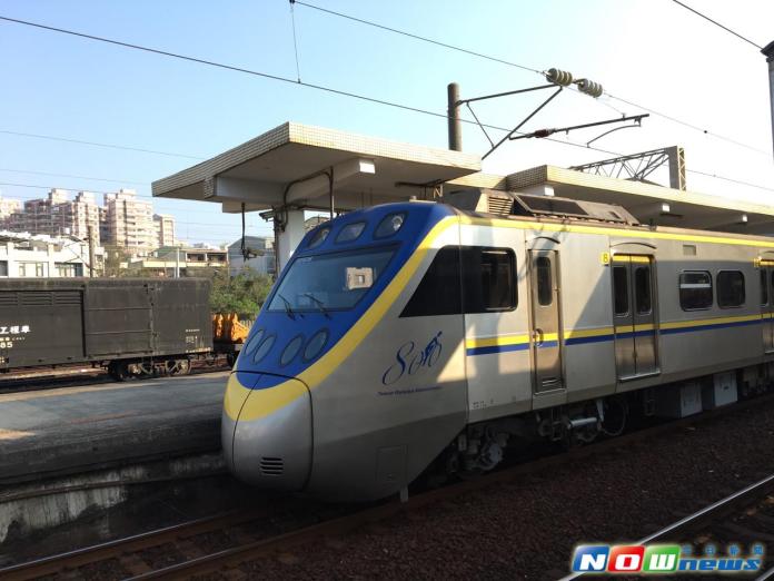 ▲一早有行人跨越鐵軌遭撞，影響台鐵17列次、474分、約4265人。圖為示意圖，與本文無關。（資料圖／記者王苡嫣攝）