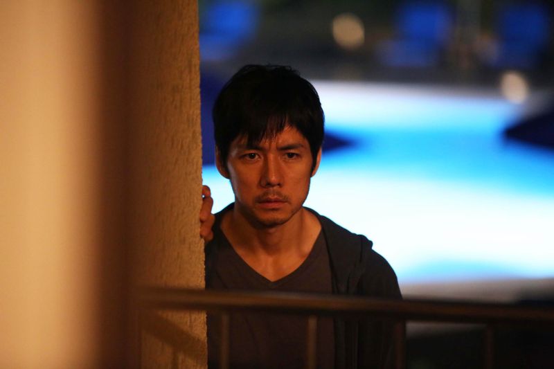 ▲西島秀俊在片中著迷般地偷窺女人。（圖／天馬行空，2016.06.22）