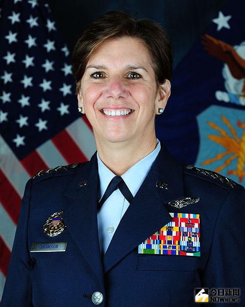 ▲美國空軍上將羅賓遜（Lori Robinson）13日接掌美國北方司令部(USNORTHCOM)，成為美軍史上第一位女性戰鬥指揮部司令。（圖／美國空軍.21016.5.14）