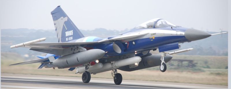 ▲中科院網站日前曝光經國號(IDF)戰機掛載MK20石眼集束炸彈的照片。（圖／中科院網站2016.6.22）