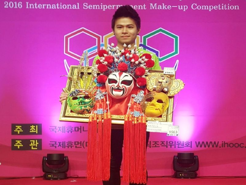 第26屆首爾I.H.O國際美容術比賽奧林匹克大賽，崑山科大時尚學程馬來西亞籍的大三學生蔡昀康，榮獲美容組「藝術面具」類金牌。