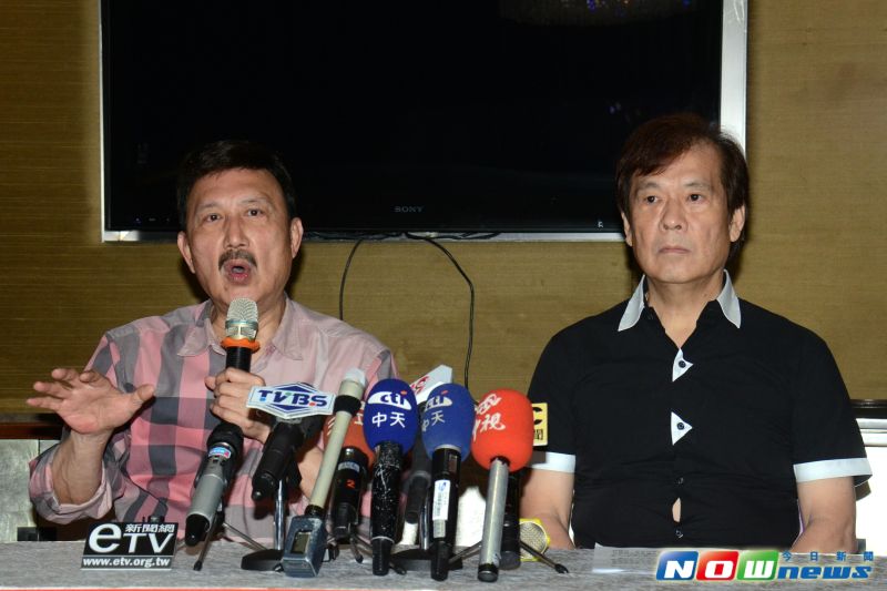 ▲余天、郭建宏說明《華視天王豬哥秀》停播後續。（圖／記者林調遜攝，2016.6.15）