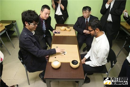 李世石與的AlphaGo的人機大戰。
