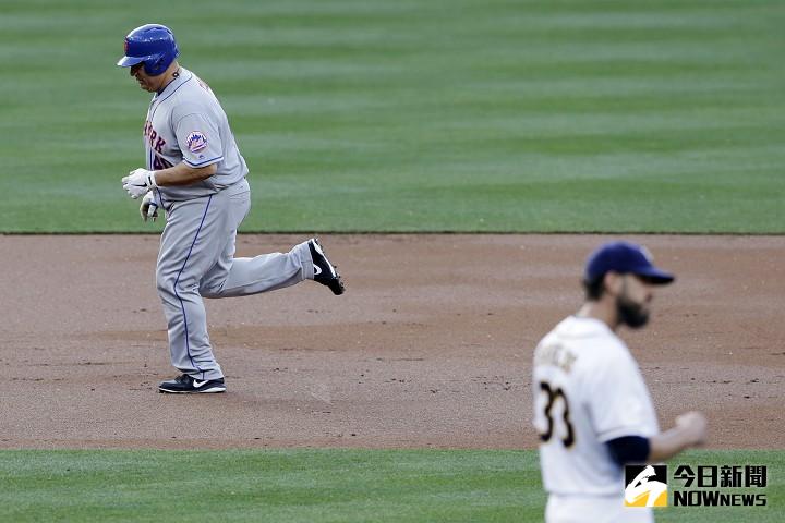 ▲大都會隊Bartolo Colon（左）轟全壘打之後，慢慢跑壘。（圖／美聯社／達志影像）