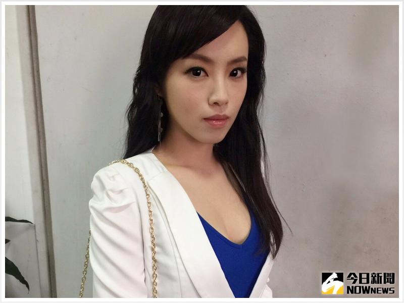 ▲朱蕾安辣秀33C好身材，差點讓導演拍不下去。（圖／台視提供，2016.06.05）