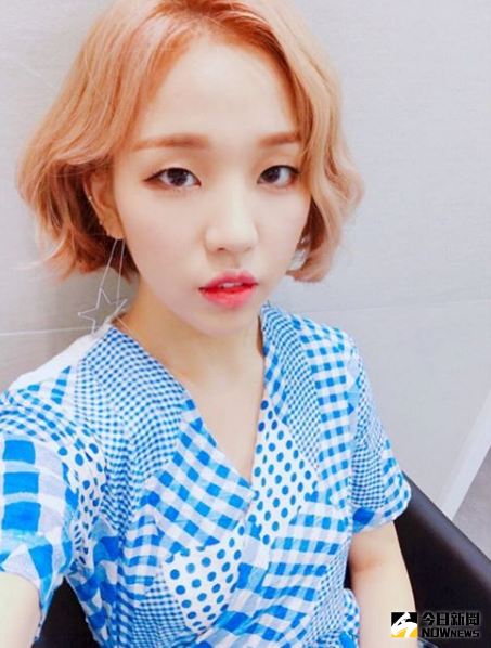 ▲JYP旗下個人女歌手白雅言，歌唱實力堅強，備受大眾喜愛。（圖／翻攝自白雅言IG）