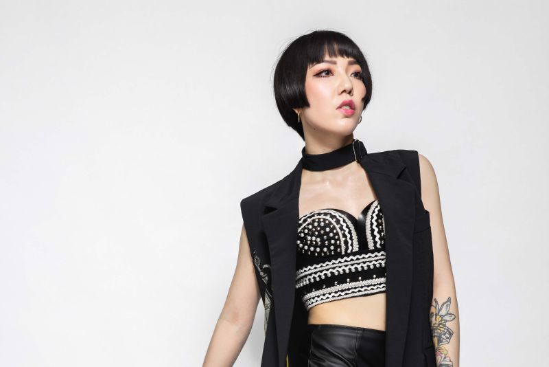 ▲吳莫愁毅然決然剪掉招牌長髮，開心說短髮「清爽多了」！（圖／索尼音樂提供，2016.06.03）