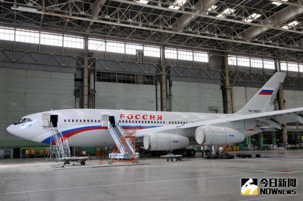 圖為沃羅涅日飛機製造公司組裝車間裡的伊爾－96客機。