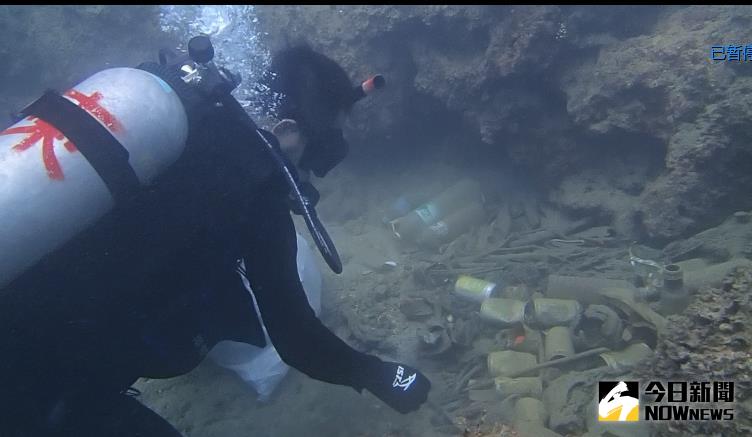 ▲撿拾海底垃圾情形。（圖／北觀處提供）