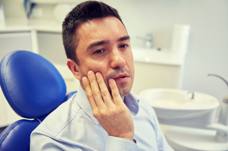▲近來不少4、50歲富商因牙齒磨損，擔心形象不佳而求助牙醫師。（圖／公關照片）
