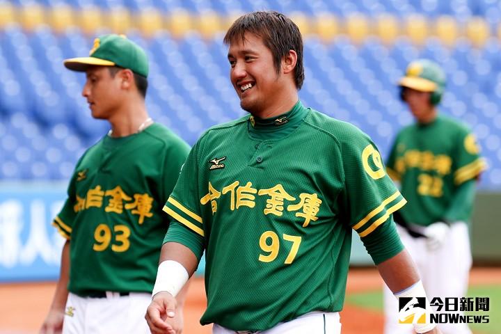 ▲鄭嘉明適時二壘安打幫助合庫取勝。（圖／中華棒協提供）