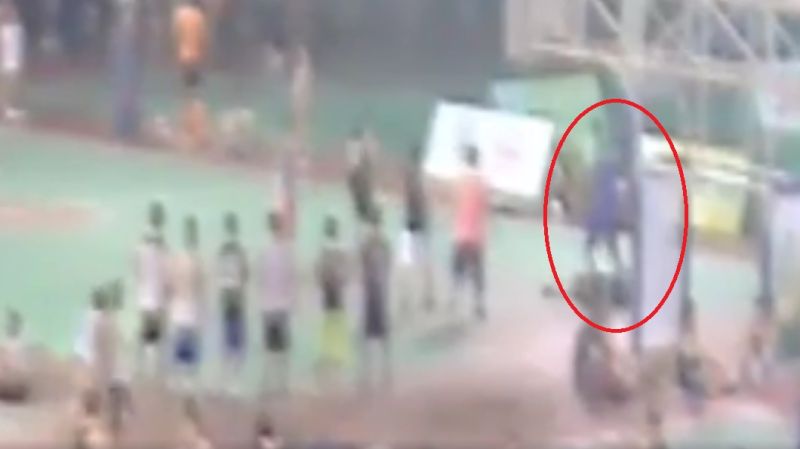 ▲中興大學球場暴力事件，網友PO關鍵影片還原。（圖／翻攝自爆料公社）